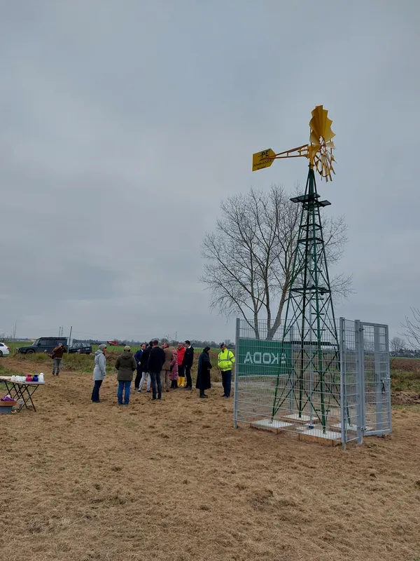 Official handover of the PE wind-powered water pump W 1806 in Weiterstadt
